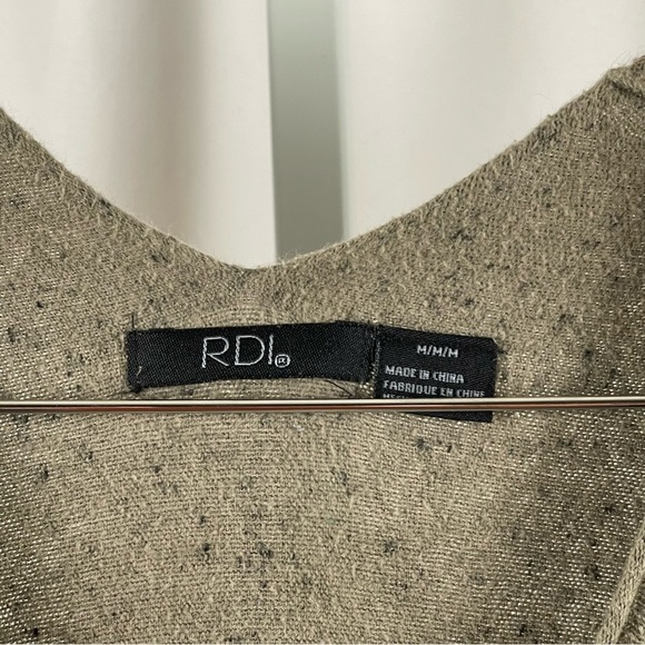 RDI Medium Olive Green V-Neck Sweater Relaxed Fit Tie Side Boho Slouchy Loose - Picture 4 of 7